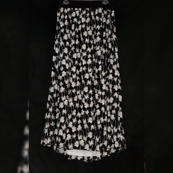 LuLaRoe Dresses & Skirts - Lucy Black and White Floral Skirt XL